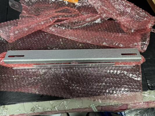 نظام عاكس تيار مستمر إلى تيار متردد CE+T Bravo 25 1 طور 110 فولت تيار مستمر إلى 230 فولت تيار متردد 6KVA رقم القطعة S62AD5E0204SN000K001